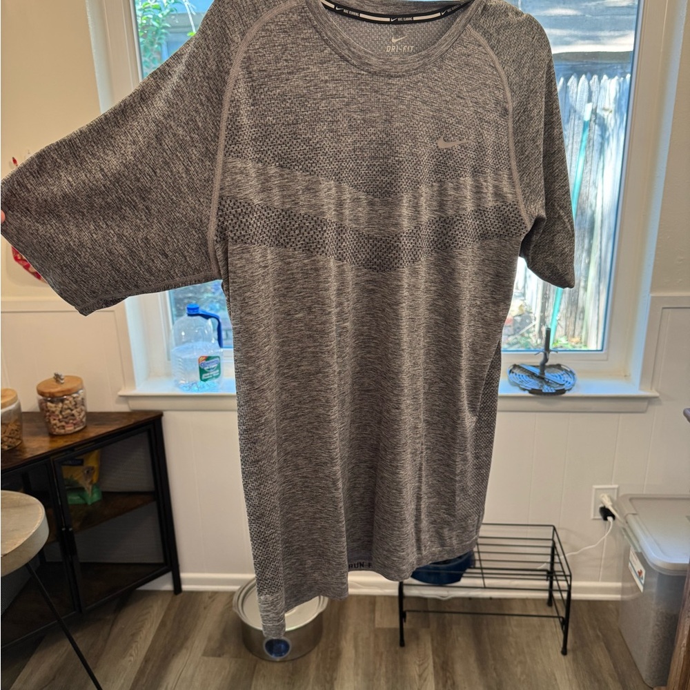 Nike Men's Heathered Gray Short Sleeve Tee